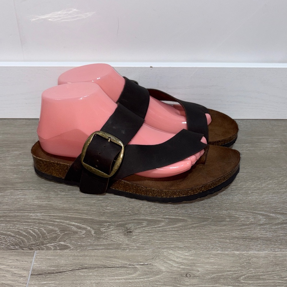 Cliffs white mountain brown faux leather sandals size 9 womens